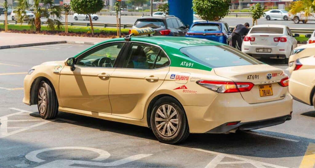 how to get taxi in dubai